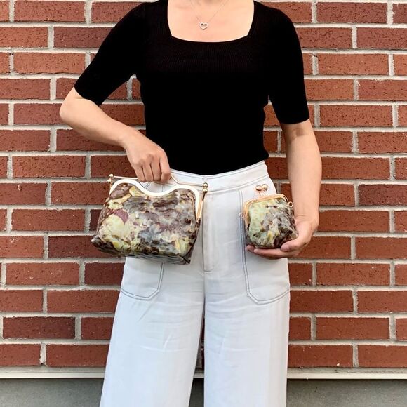 Unique Embossed Cowhide Handmade Double Kisslock Handbag, Includes Small Clutch - Picture 3 of 16